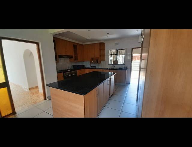4 BEDROOM FREESTANDING FOR SALE IN ESTHER PARK